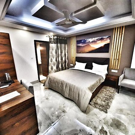 Hotel Aerocity Purple Orchid New Delhi Eksteriør billede