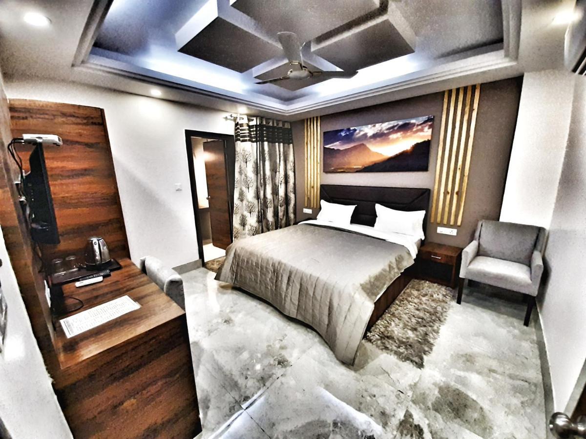 Hotel Aerocity Purple Orchid New Delhi Eksteriør billede