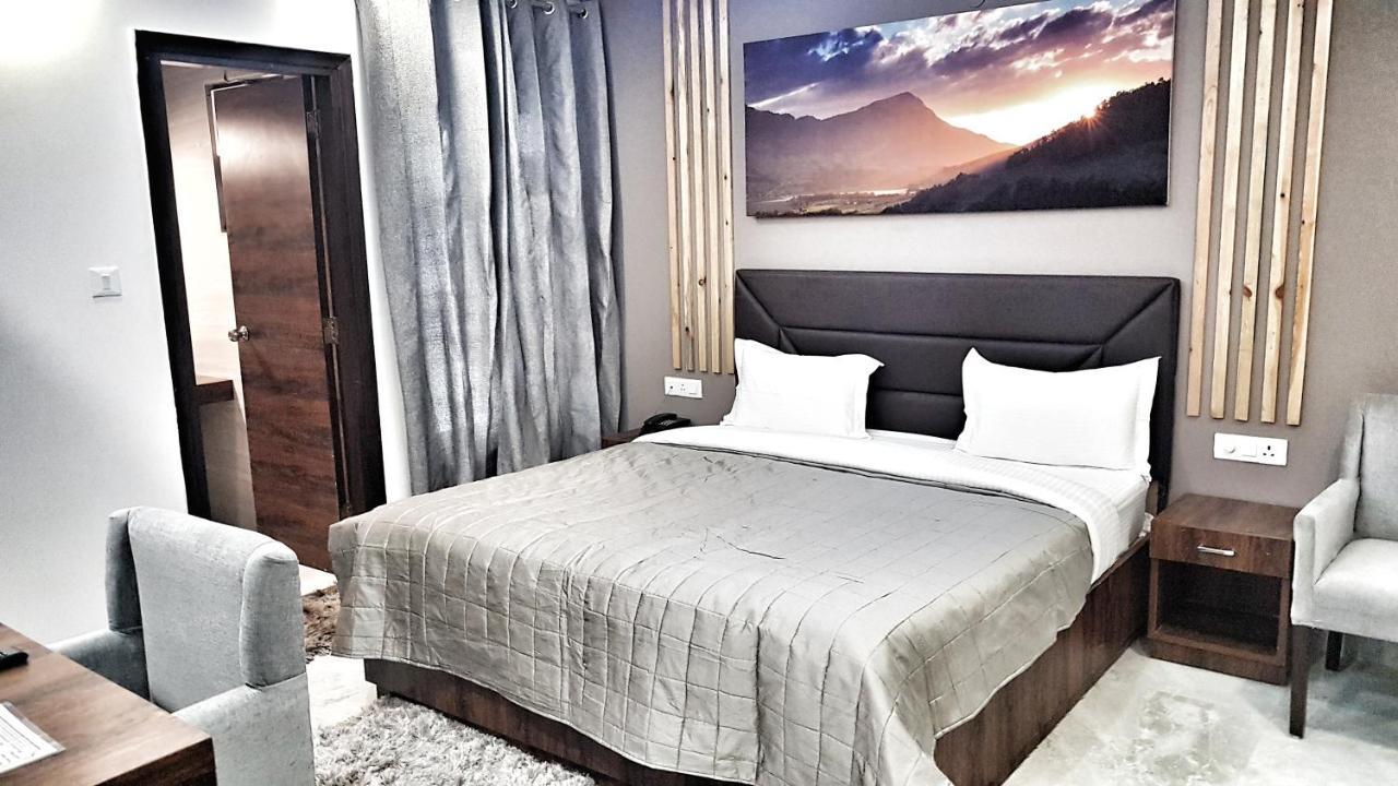 Hotel Aerocity Purple Orchid New Delhi Eksteriør billede