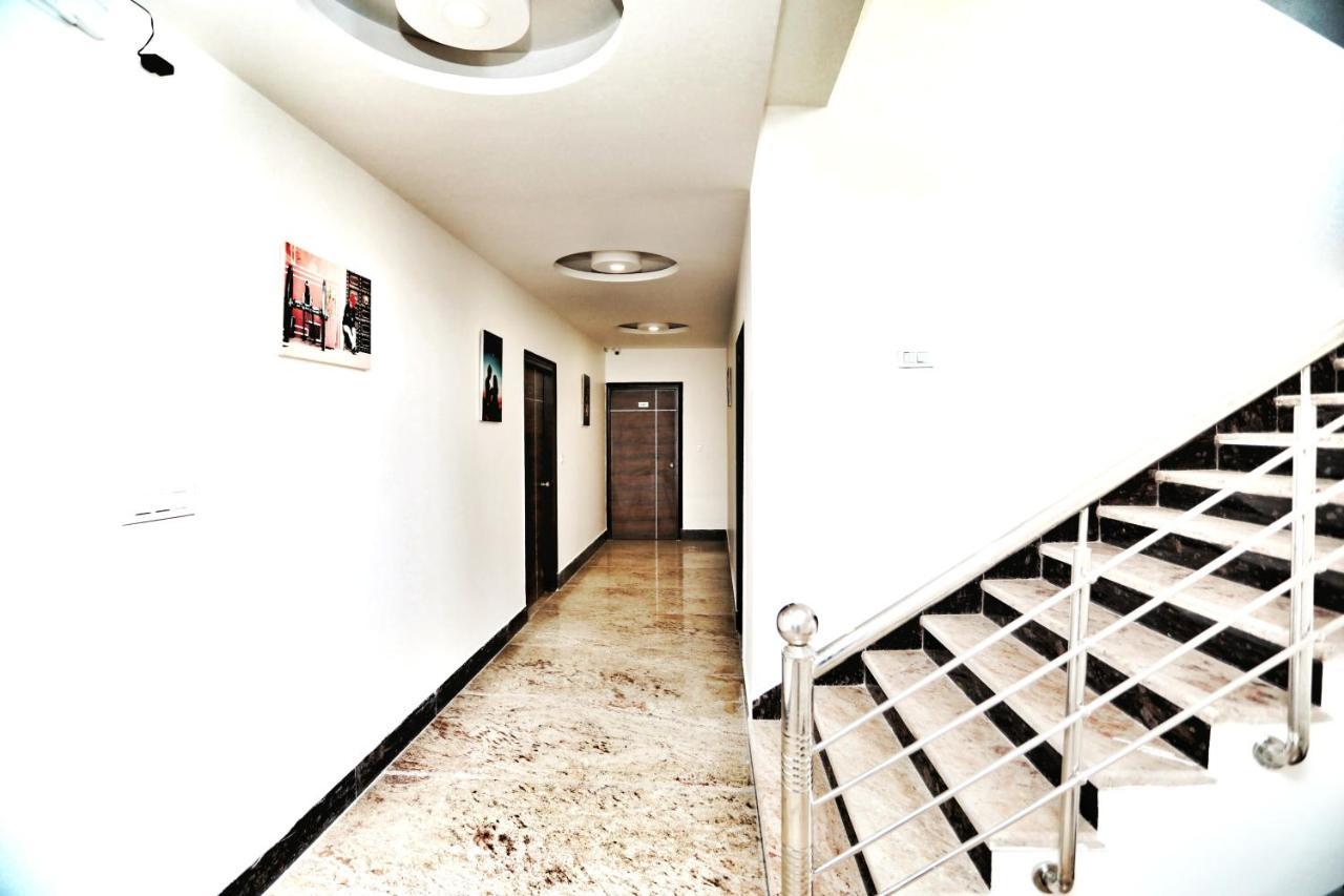 Hotel Aerocity Purple Orchid New Delhi Eksteriør billede