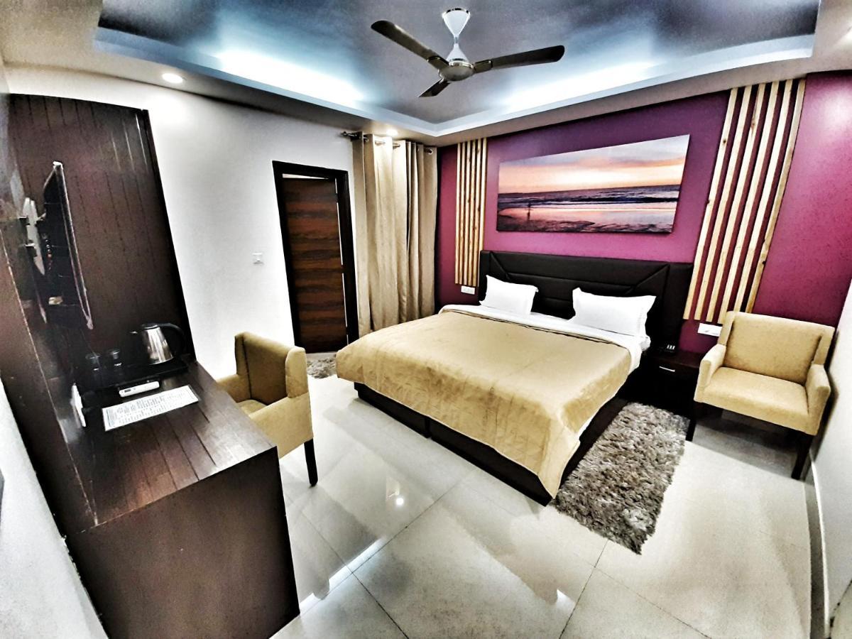 Hotel Aerocity Purple Orchid New Delhi Eksteriør billede