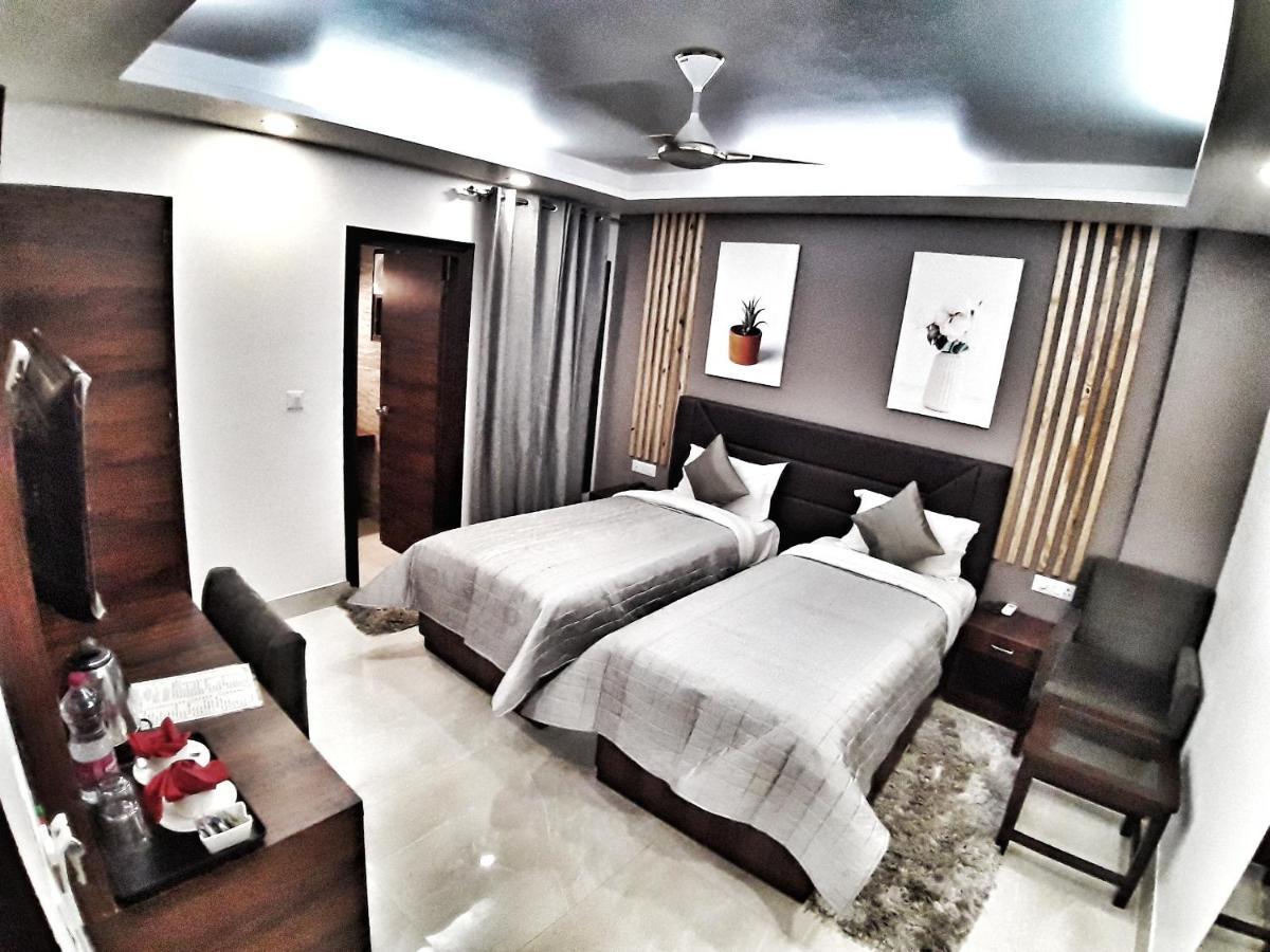 Hotel Aerocity Purple Orchid New Delhi Eksteriør billede