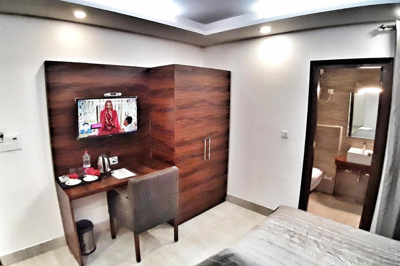 Hotel Aerocity Purple Orchid New Delhi Eksteriør billede